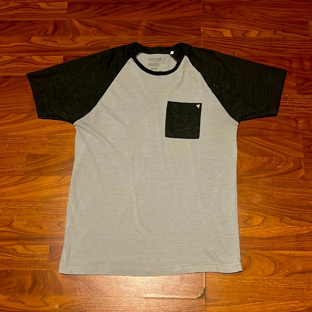 GUESS tee